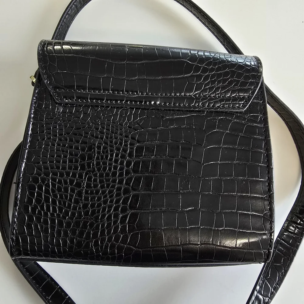 TOPSHOP Black Croc-Embossed Crossbody Bag - Picture 3 of 7